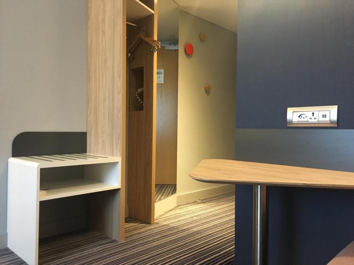 Holiday Inn Express Geneva Airport By Ihg Meyrin Quarto foto