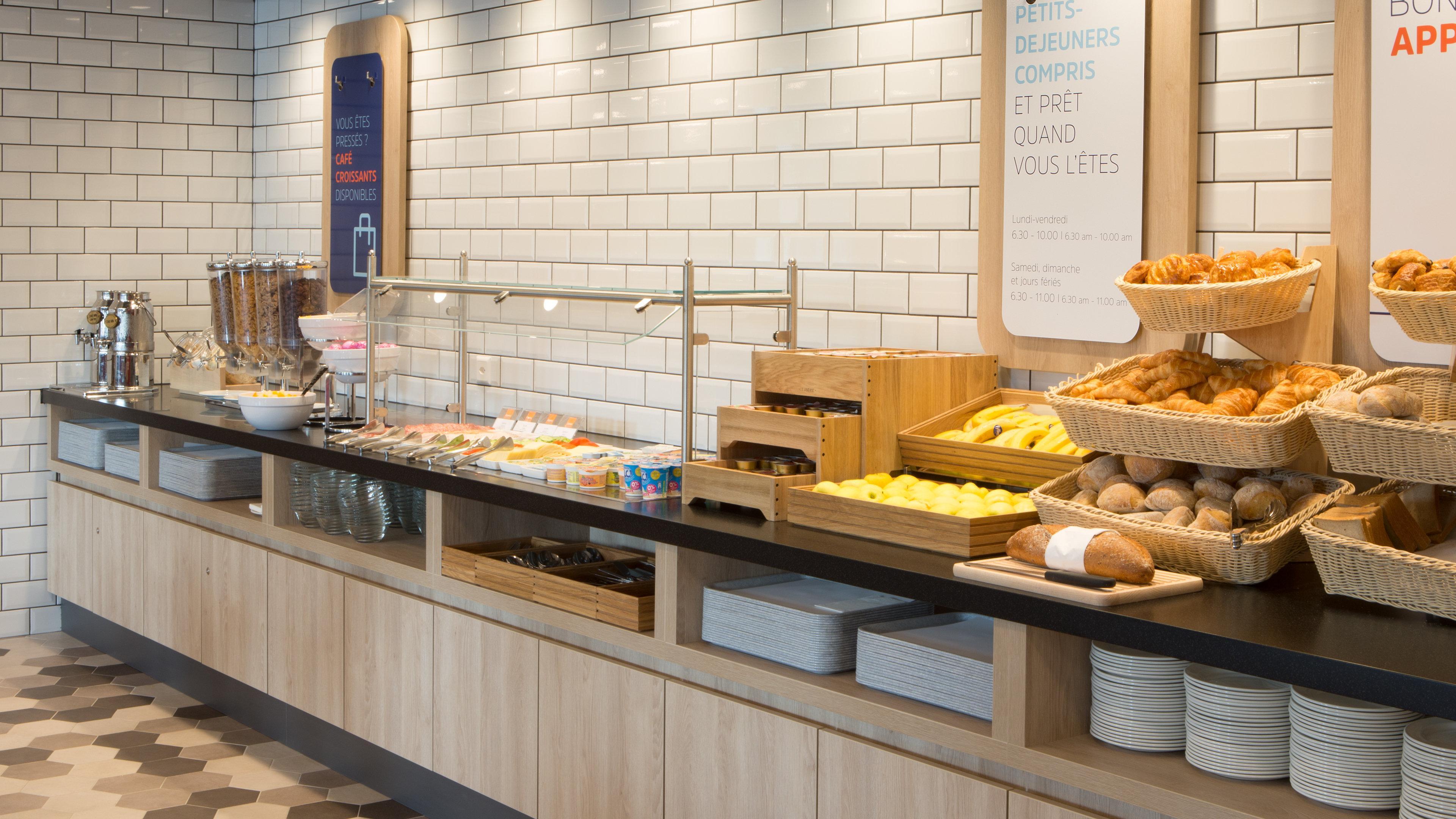 Holiday Inn Express Geneva Airport By Ihg Meyrin Exterior foto