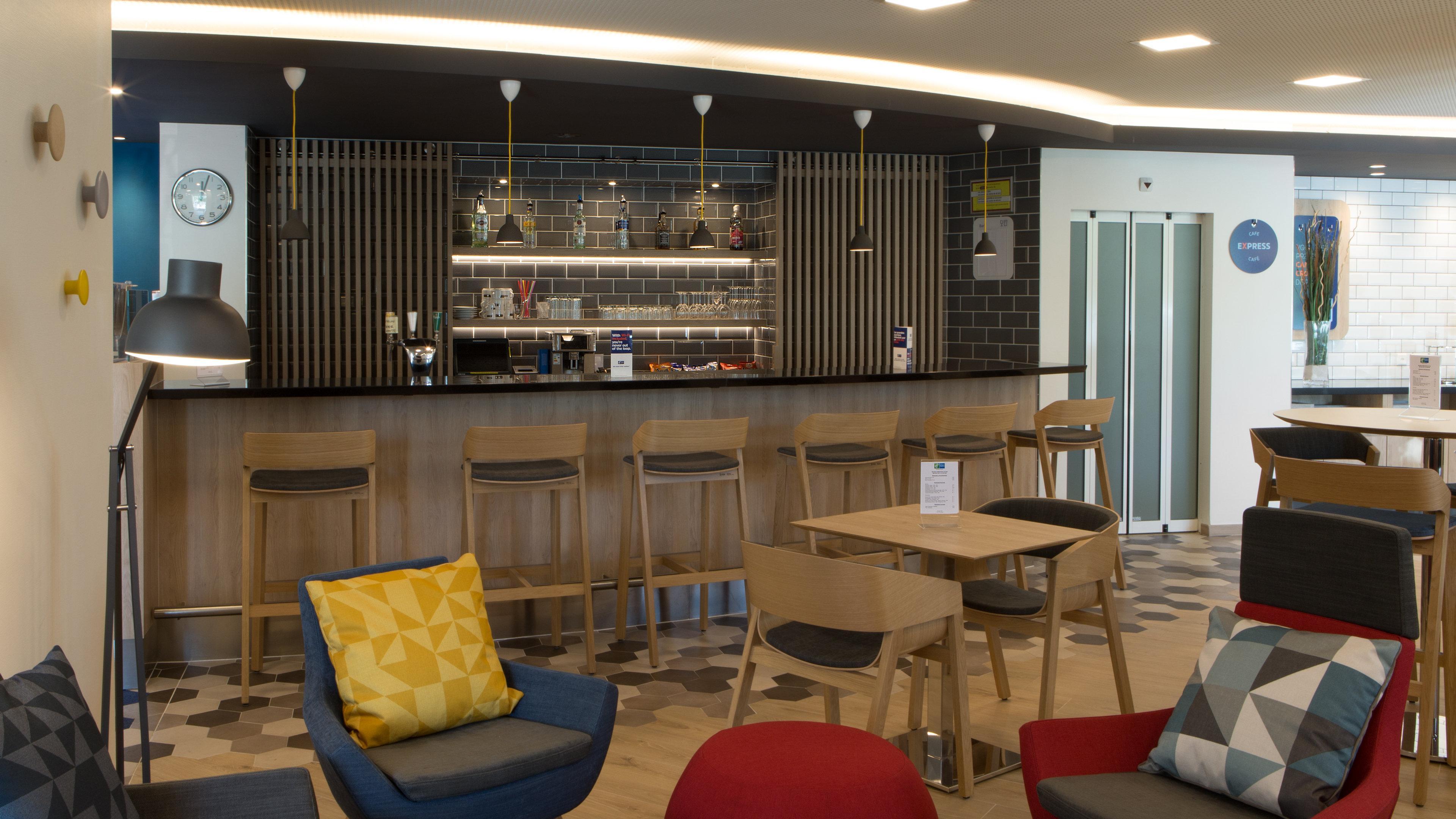 Holiday Inn Express Geneva Airport By Ihg Meyrin Exterior foto