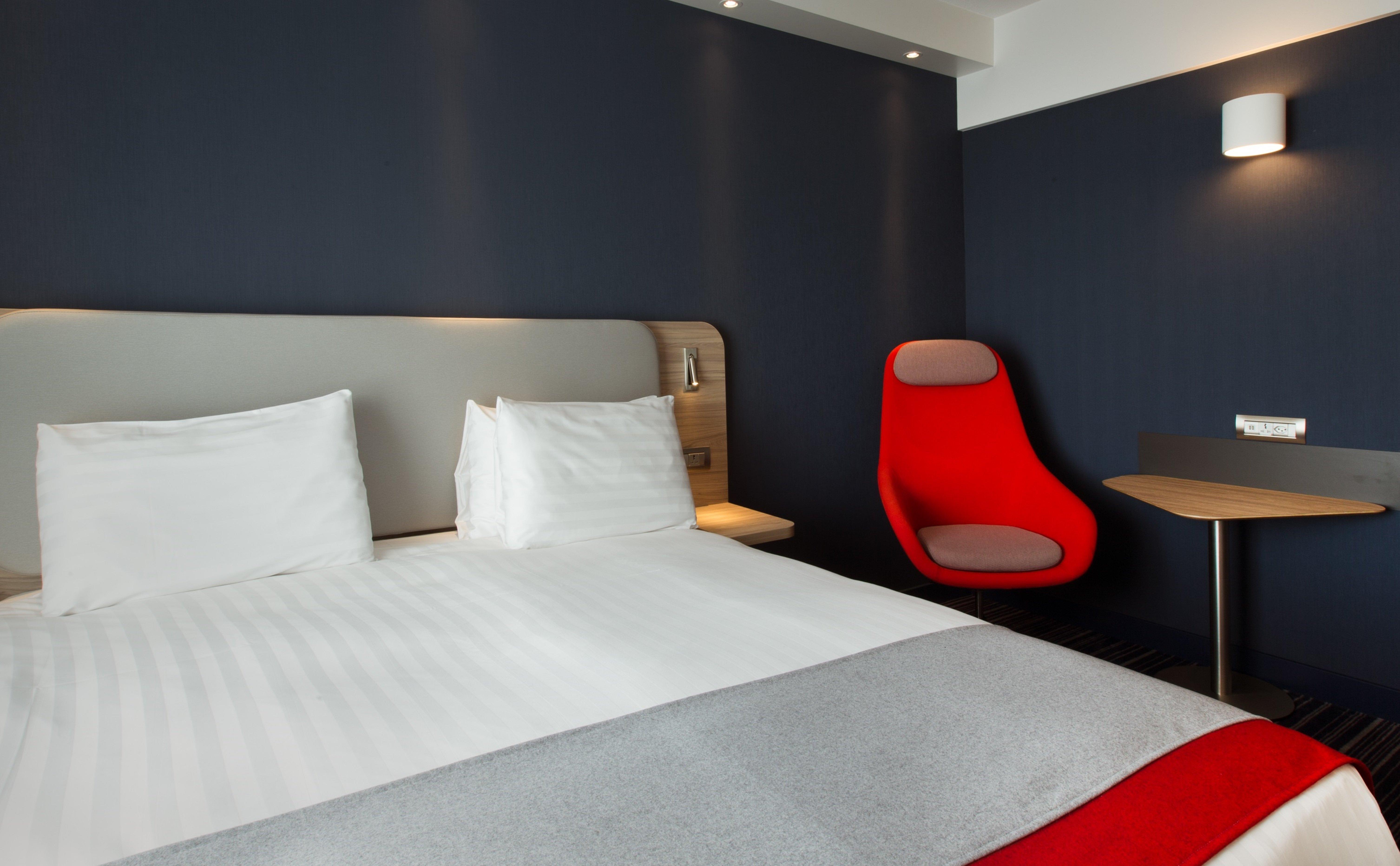 Holiday Inn Express Geneva Airport By Ihg Meyrin Exterior foto