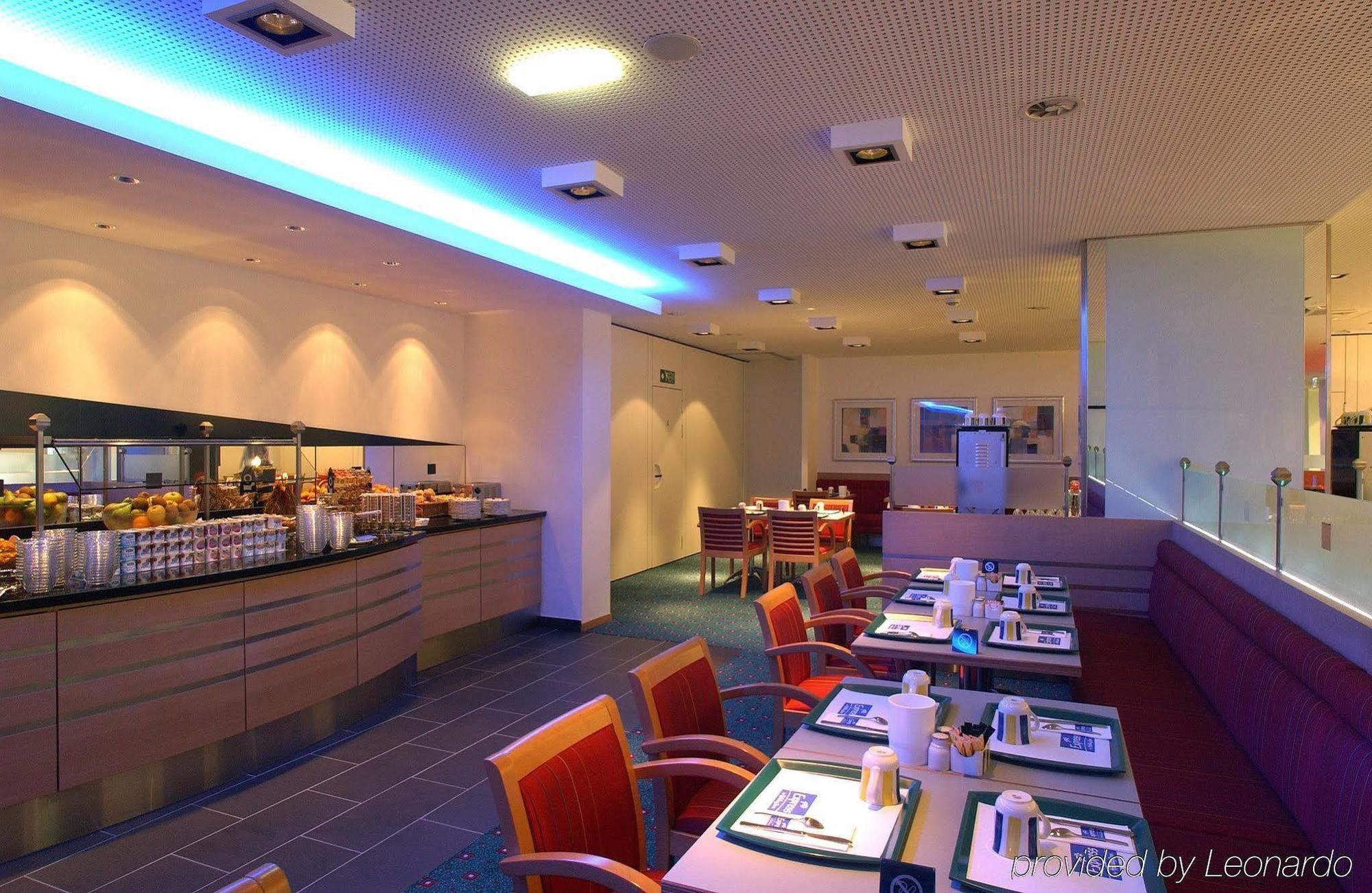 Holiday Inn Express Geneva Airport By Ihg Meyrin Restaurante foto